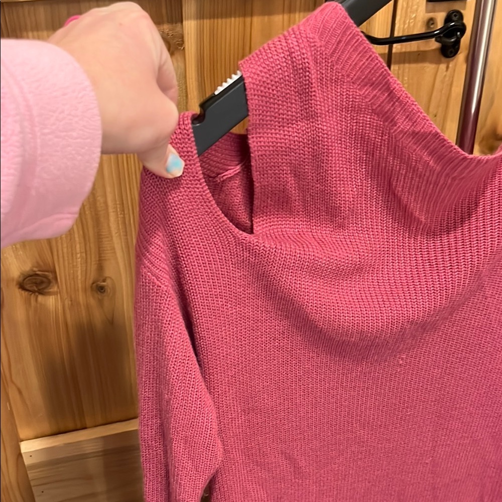 Express Rose Cold-Shoulder Tunic - Picture 3 of 12